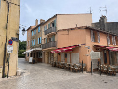 Le gendarme et les gendarmettes